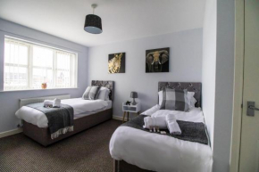 Spacious Contractors House & Private Parking by ComfyWorkers